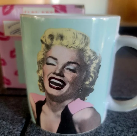 Clay Art Presents Marilyn Monroe Mug NIB - Picture 2 of 6